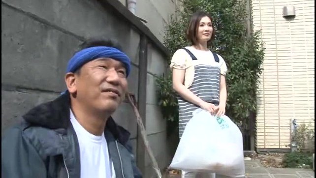 婦人会長の嫁が近所の酔いどれ中年男のデカチンでめろめろにされました…本庄優花_1